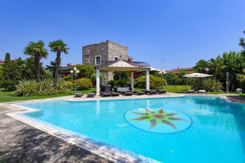 Private Luxury Villa with Pool — 4-Star Luxury Hotel in Moniga Del Garda, Italy