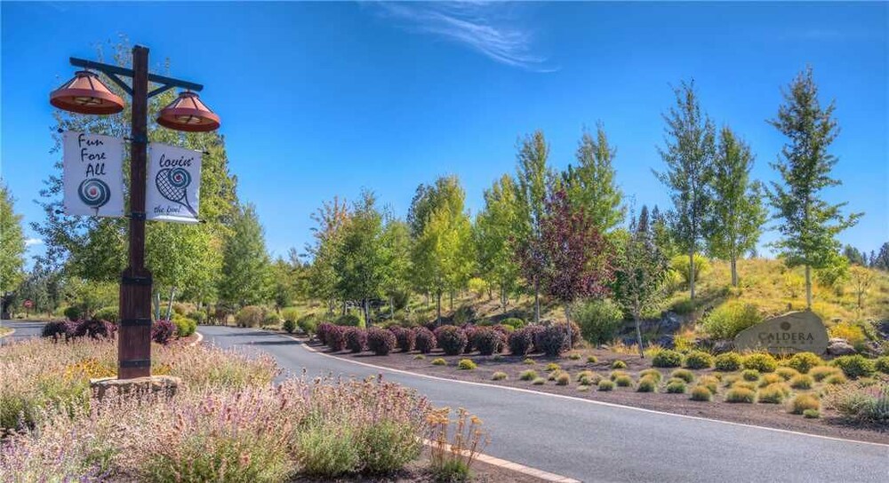 Dancing Rock 56994 — 4-Star Luxury Hotel in Bend, United States