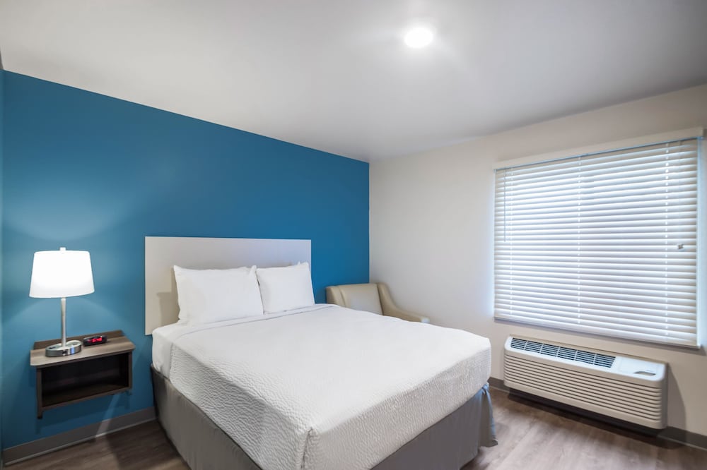 WoodSpring Suites Chicago Addison - photo 6
