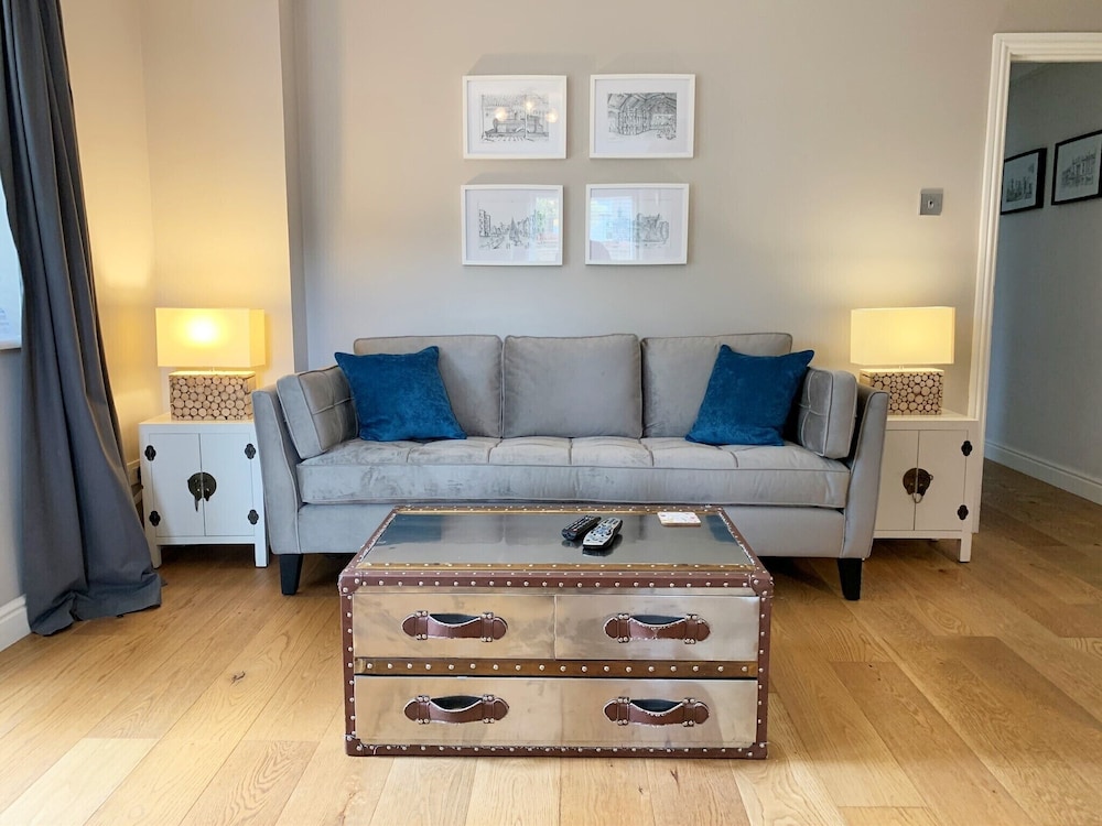 Elizabeth Court House — 4-Star Luxury Hotel in Windsor, United Kingdom