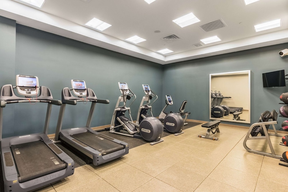 Embassy Suites Newark Airport - photo 25