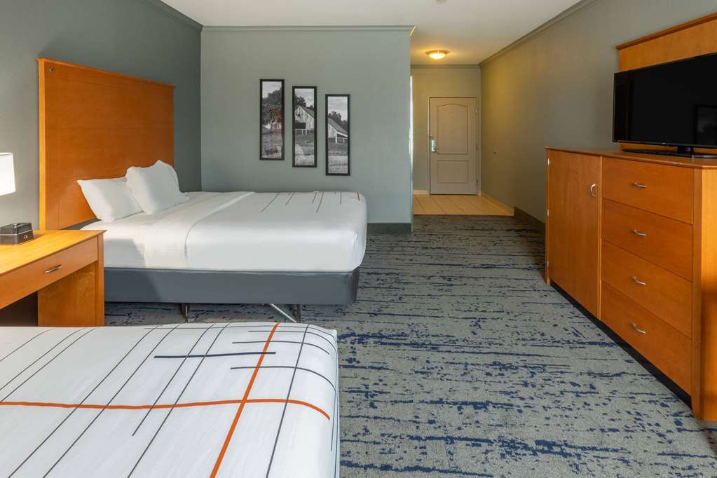 La Quinta Inn & Suites by Wyndham Bridgeport - photo 8