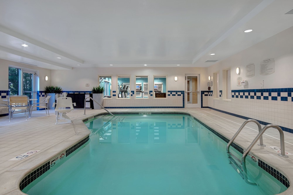 Fairfield Inn & Suites by Marriott Detroit Metro Airport Romulus - photo 17