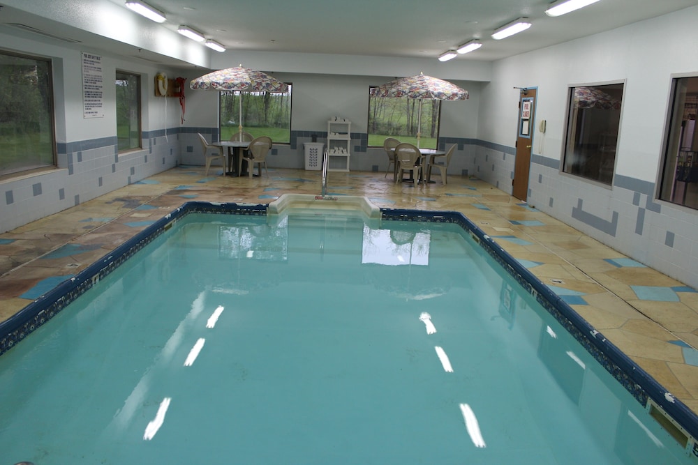 Super 8 by Wyndham Valparaiso - photo 3