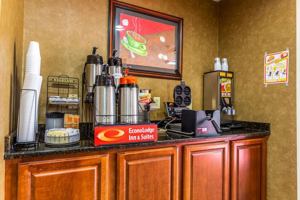 Econo Lodge Inn & Suites Evansville East - photo 19