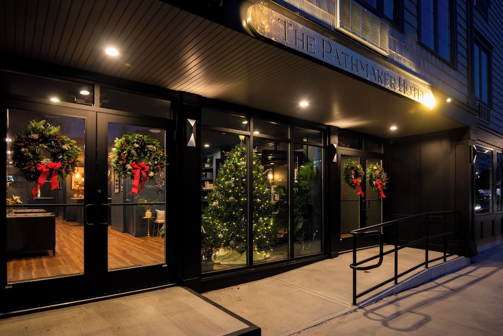The Pathmaker Hotel - photo 88