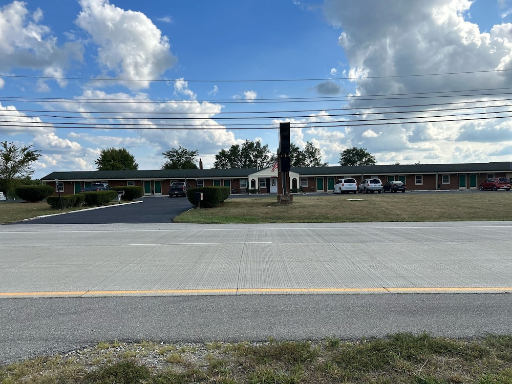 Hillcrest Motel By OYO Aurora IN Near Lawrenceburg - photo 42