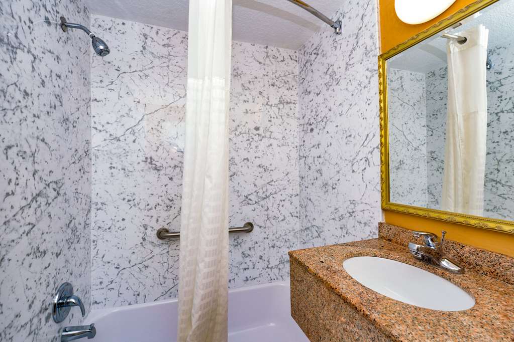 Rodeway Inn Orleans Cape Cod - photo 16