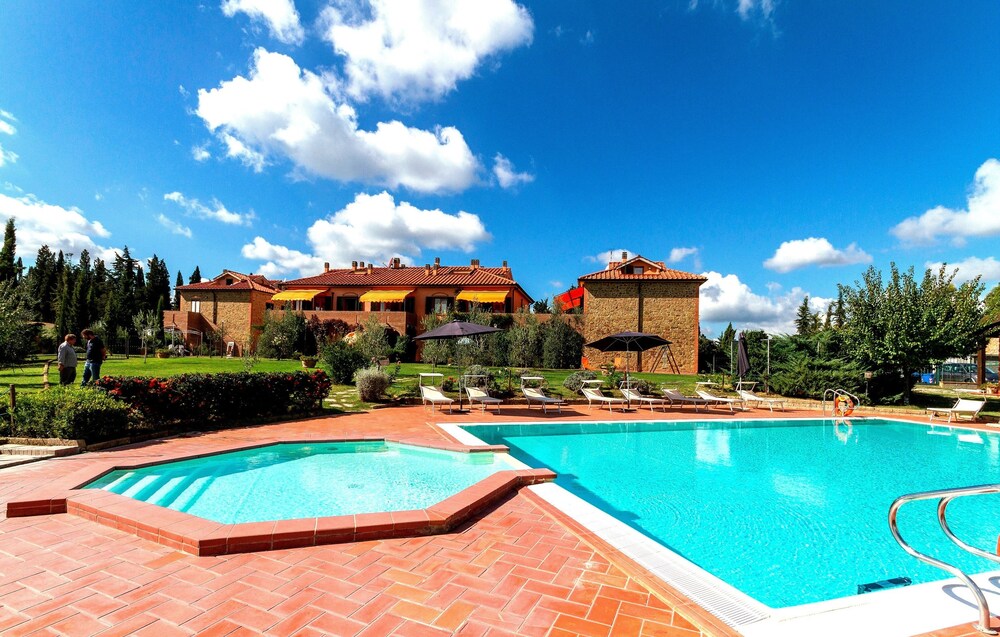 Calanchi Apartments — 4-Star Luxury Hotel in Montaione, Italy