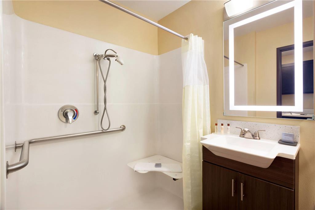 Hawthorn Suites by Wyndham St. Robert - photo 14