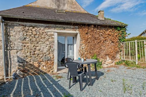 La Gitounette Proche Monts D Arree — Poullaouen