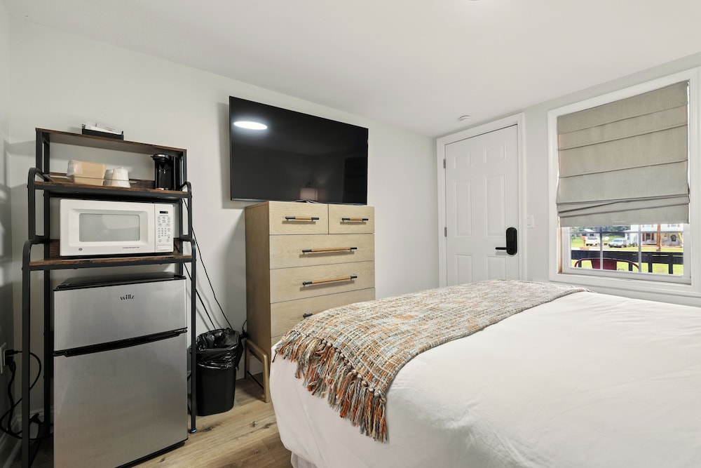 Hillside Motel LLC - photo 53