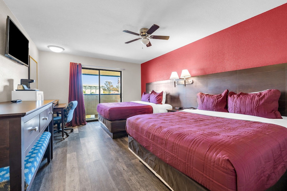 Econo Lodge Bay Breeze - photo 26
