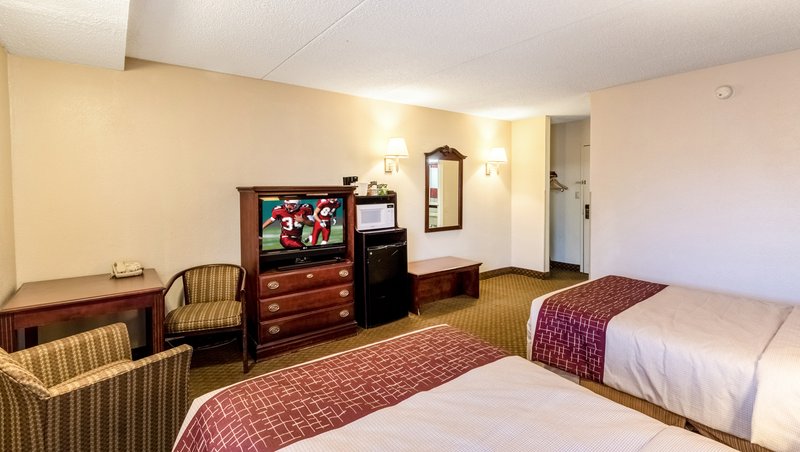 Red Roof Inn & Suites Terre Haute - photo 37