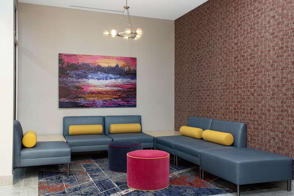 La Quinta Inn & Suites by Wyndham Manassas Va Dulles Airport - photo 4