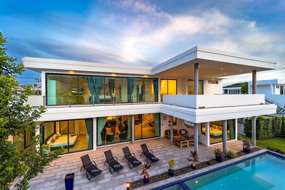 Luxury Modern 6 Bed Private Pool Villa LLW — 4-Star Luxury Hotel in Hua Hin, Thailand