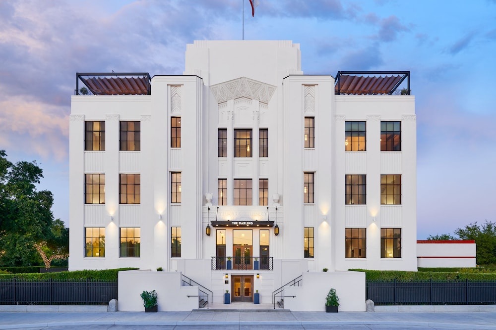 The Darling Hotel - carbon neutral hotel in Visalia