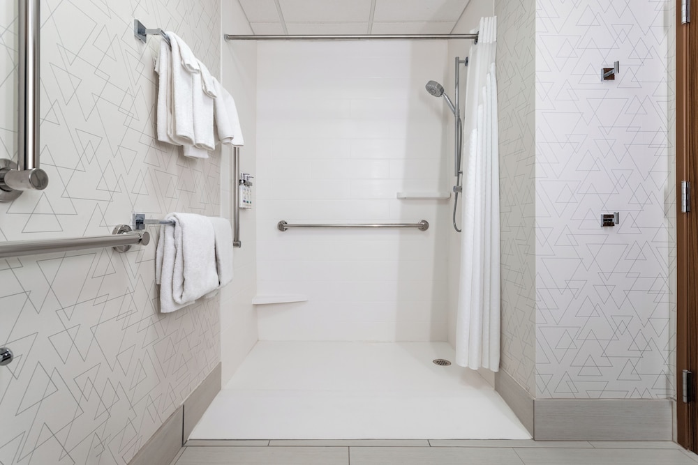 Holiday Inn Express & Suites Vadnais Heights by IHG - photo 38