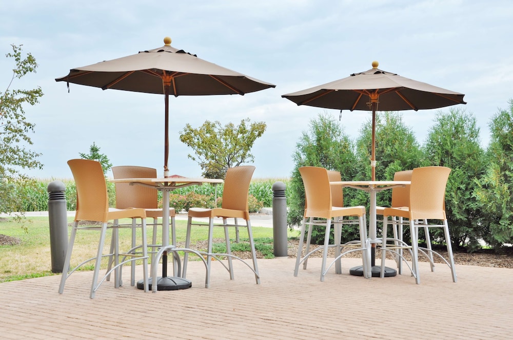 Hampton Inn Macomb - photo 51