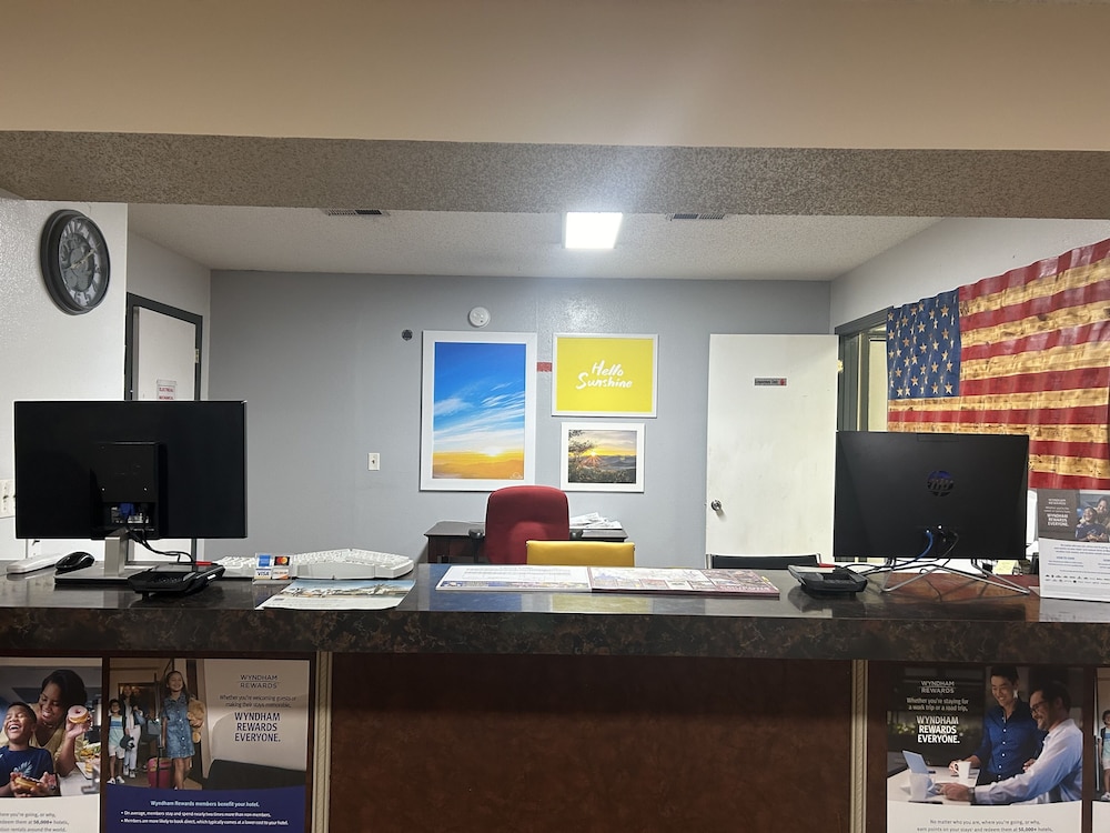 Days Inn by Wyndham Branson Near Theatre District - photo 2