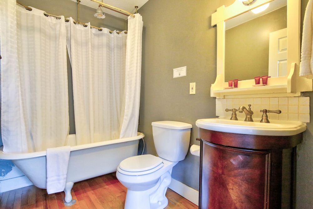 Hotel Charlotte - photo 32