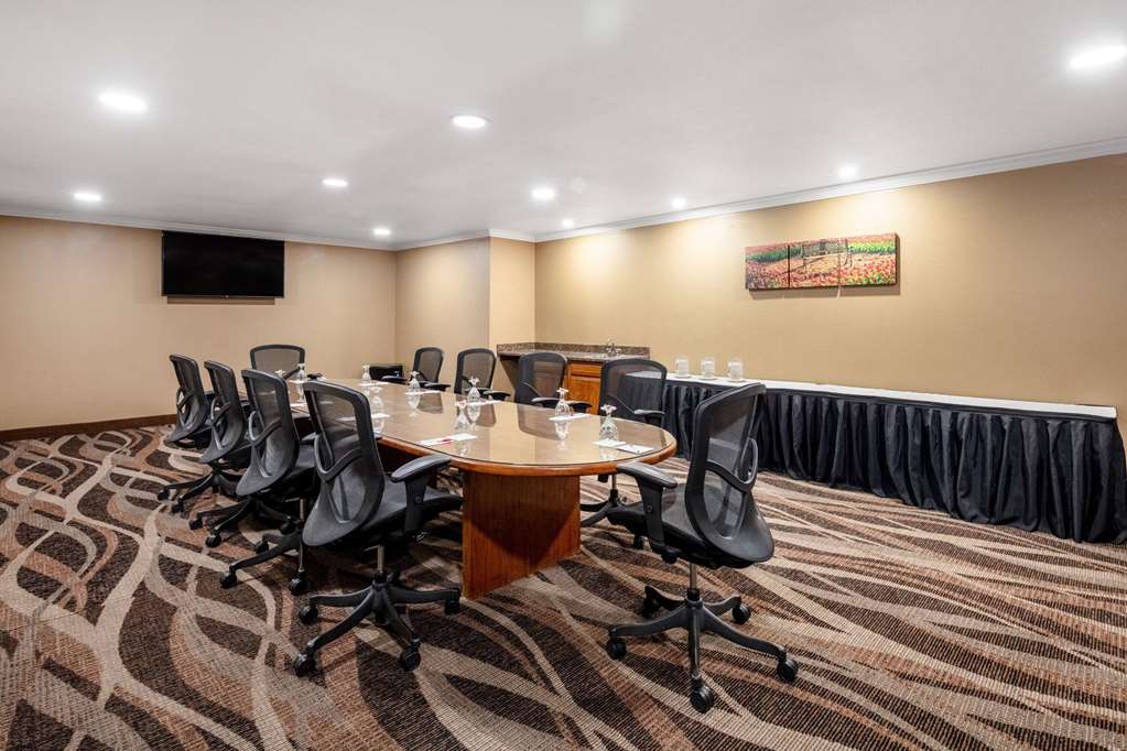 Ramada by Wyndham Spokane Airport - photo 25