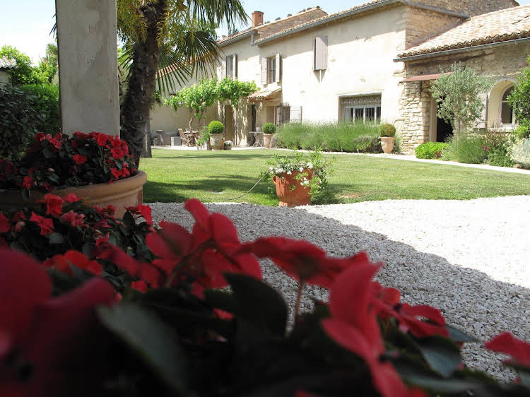 Mas de LOlivier Loriol du Comtat — 4-Star Luxury Hotel in Loriol-Du-Comtat, France