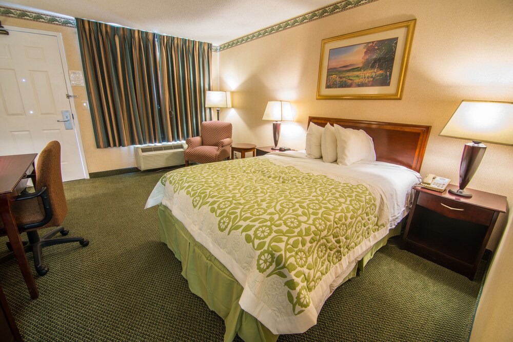 Days Inn & Suites Latham Albany North - photo 8