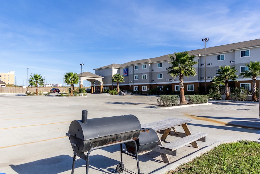 Super 8 by Wyndham Kenedy - photo 44