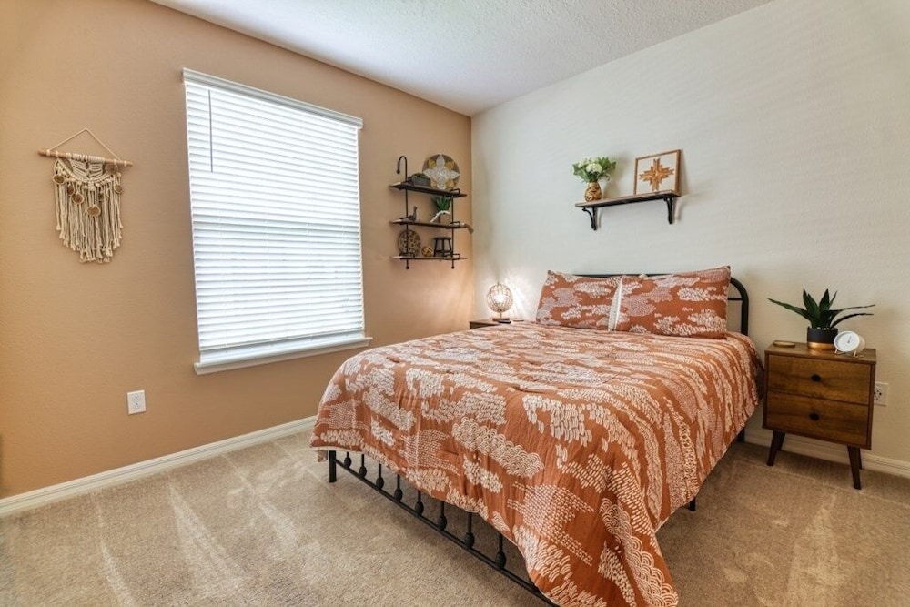 Daniel's Townhome Getaway At Windsor Island Resort 5 Bedroom Townhouse by Redawning Davenport - photo 18