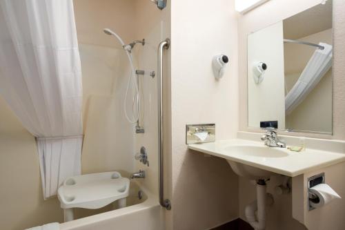 Super 8 by Wyndham Las Vegas - photo 13