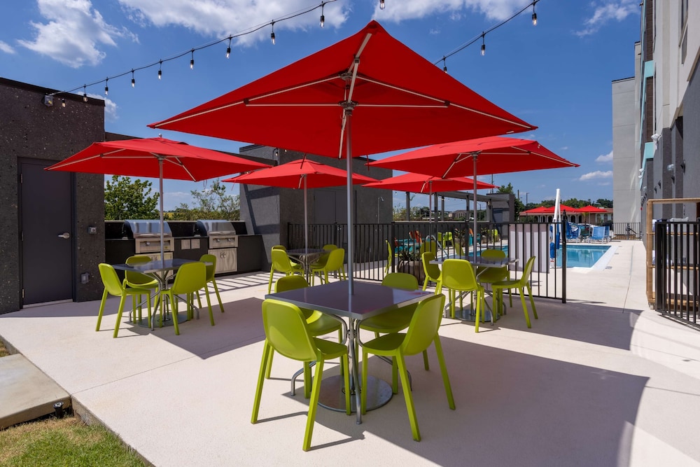 Tru by Hilton Pensacola Airport Medical Center - photo 39