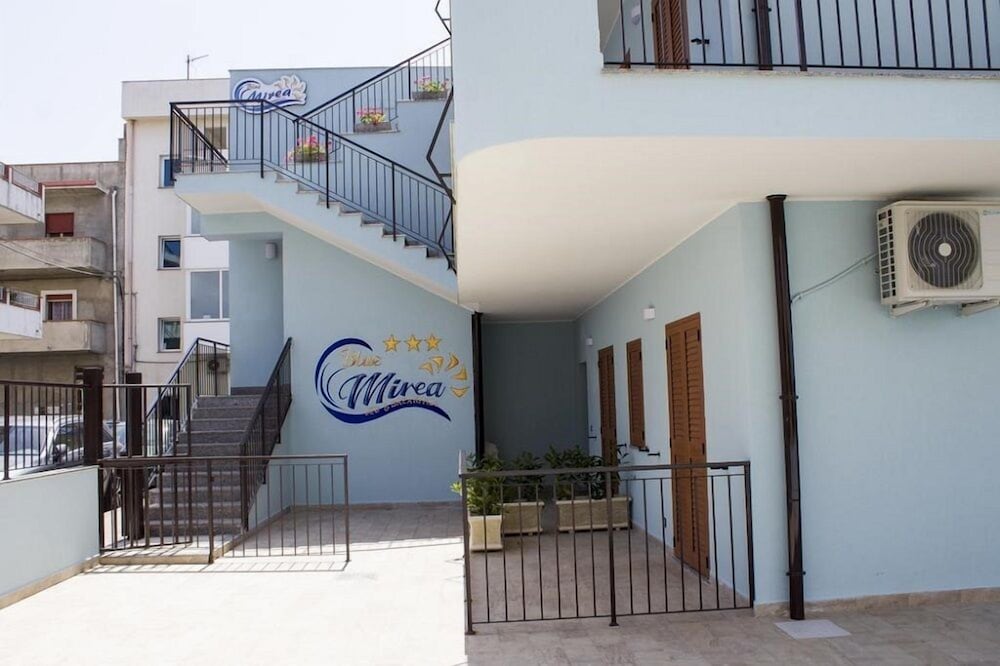 Blue Mirea — Spadafora