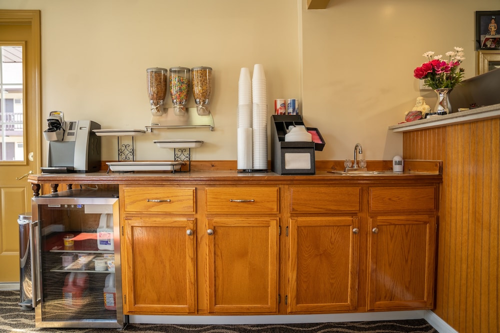 Kingsway Inn - photo 63