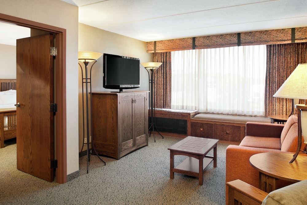 DoubleTree by Hilton Libertyville Mundelein - photo 12