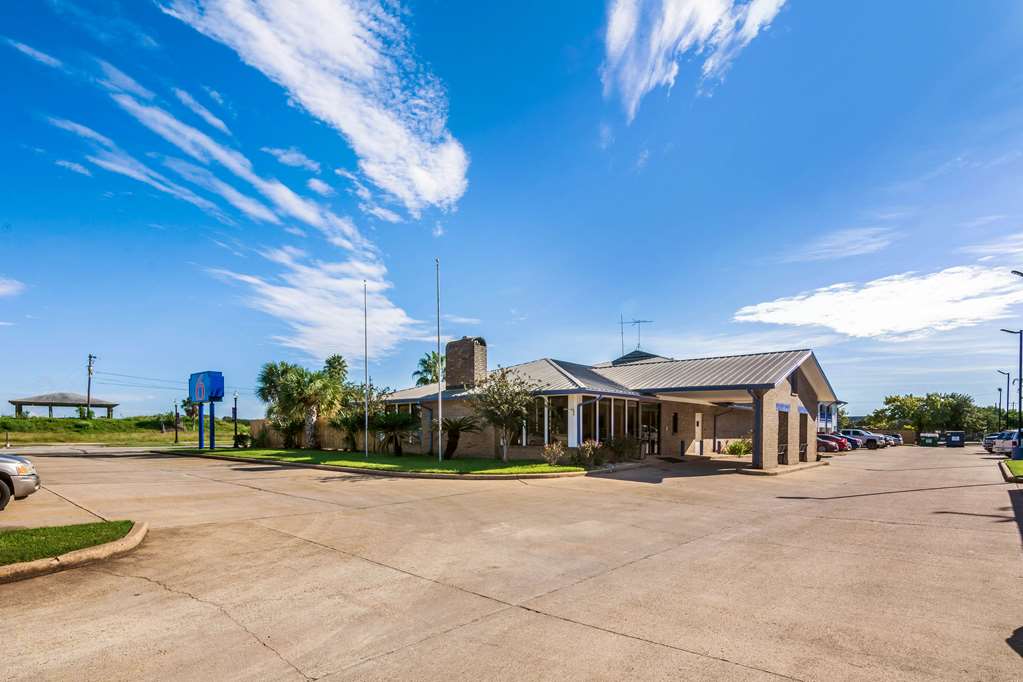 Motel 6 Freeport TX - photo 7