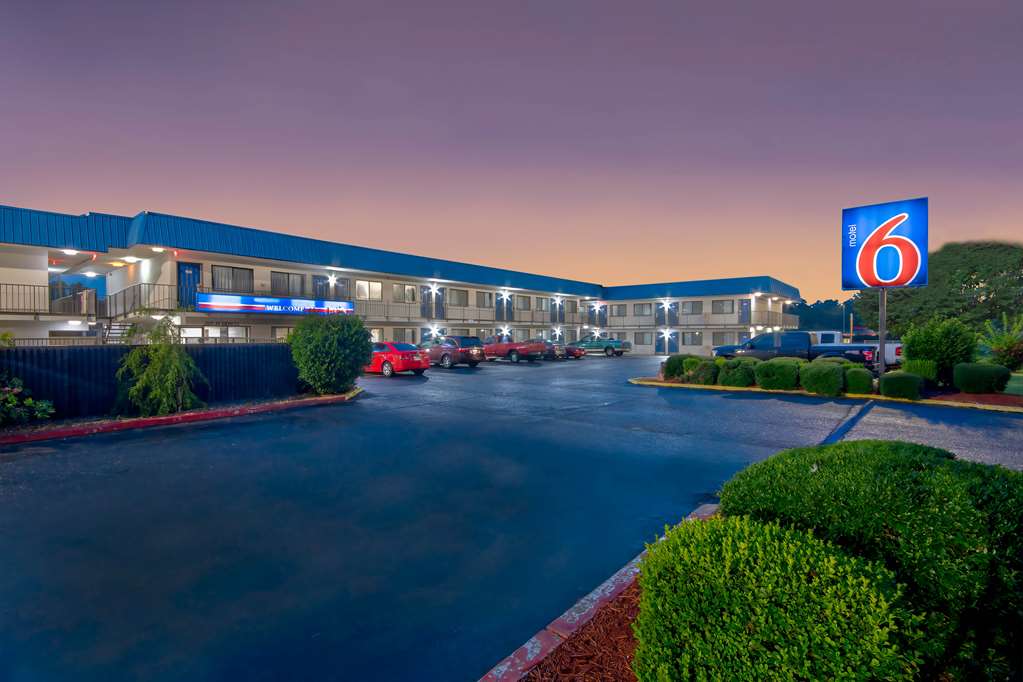 Motel 6 Russellville AR - featured photo