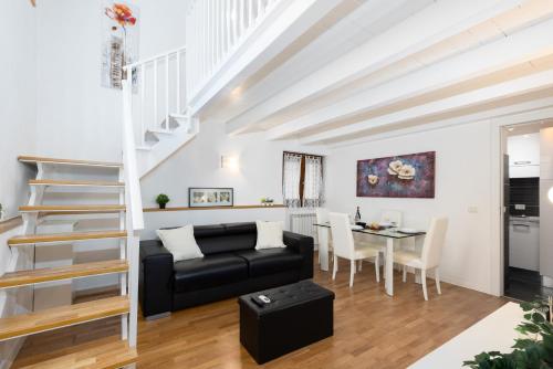 Prada Loft Posto Auto Privato — 4-Star Luxury Hotel in Milan, Italy