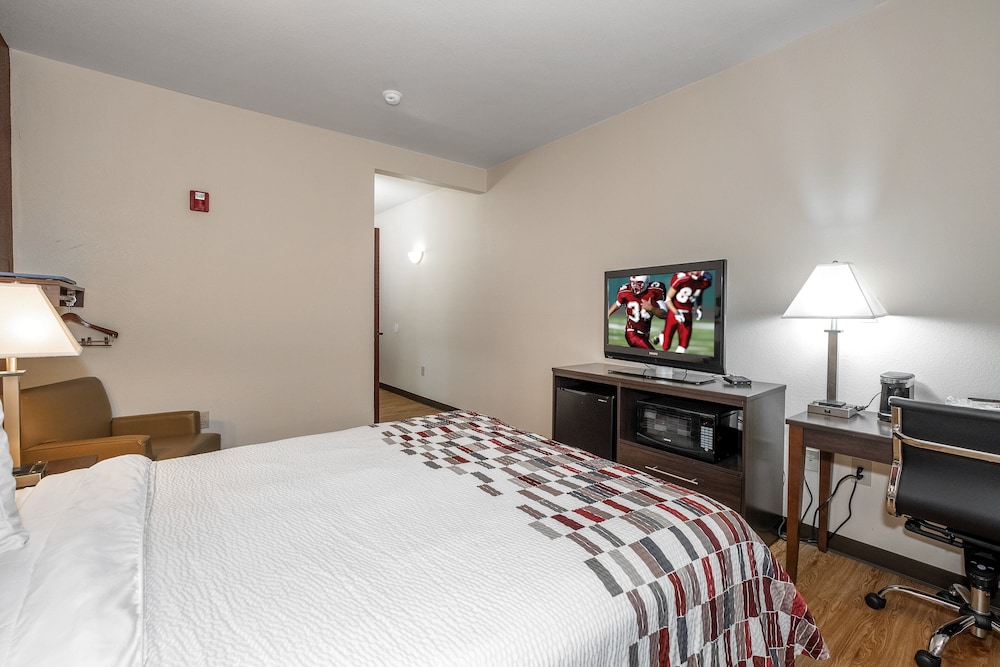 Red Roof Inn Hartselle - photo 4