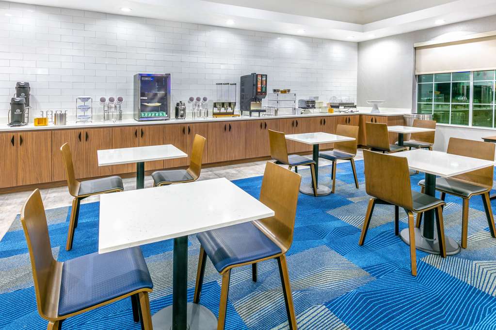 La Quinta Inn & Suites by Wyndham Jacksonville TX - photo 8