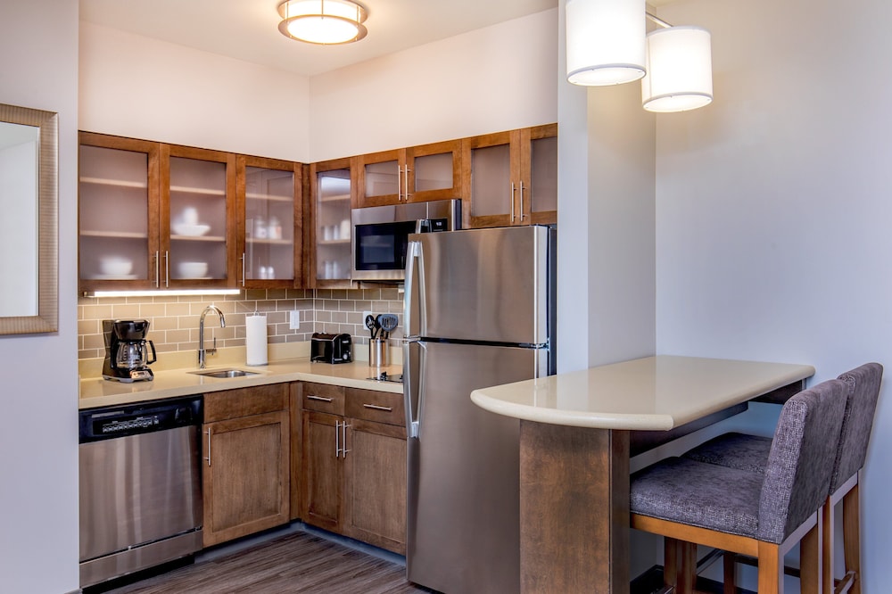 Staybridge Suites Charlottesville Airport by IHG - photo 17