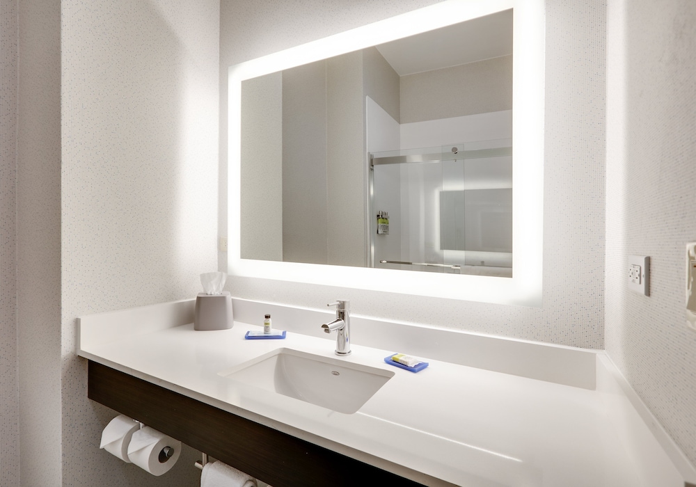 Holiday Inn Express Hotel & Suites Cleburne by IHG - photo 15