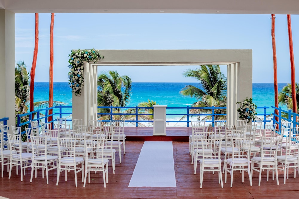 The Grand Oasis Cancun All Inclusive