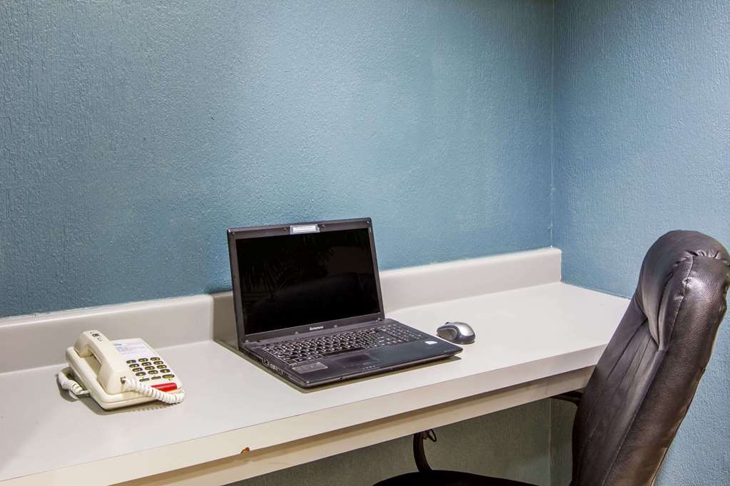 Days Inn & Suites by Wyndham Webster NASA ClearLake Houston - photo 31