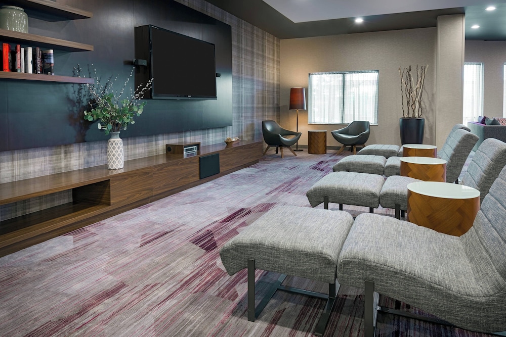 Courtyard Buffalo Airport - photo 3