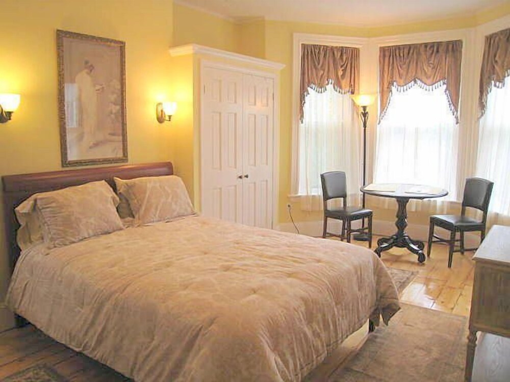 Back Bay Suites - featured photo