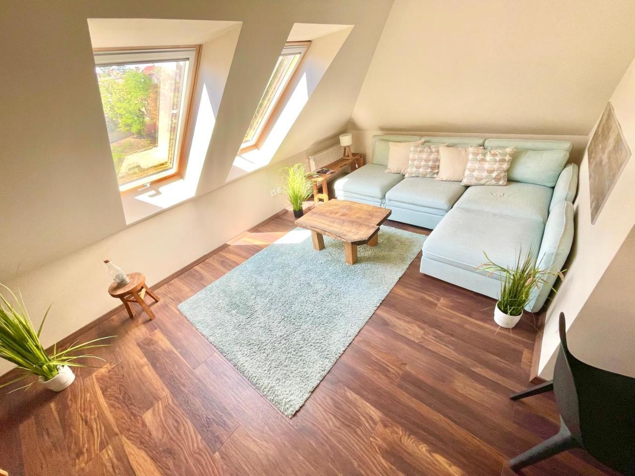 Wood Apartman Deluxe Belváros — 4-Star Luxury Hotel in Veszprem, Hungary