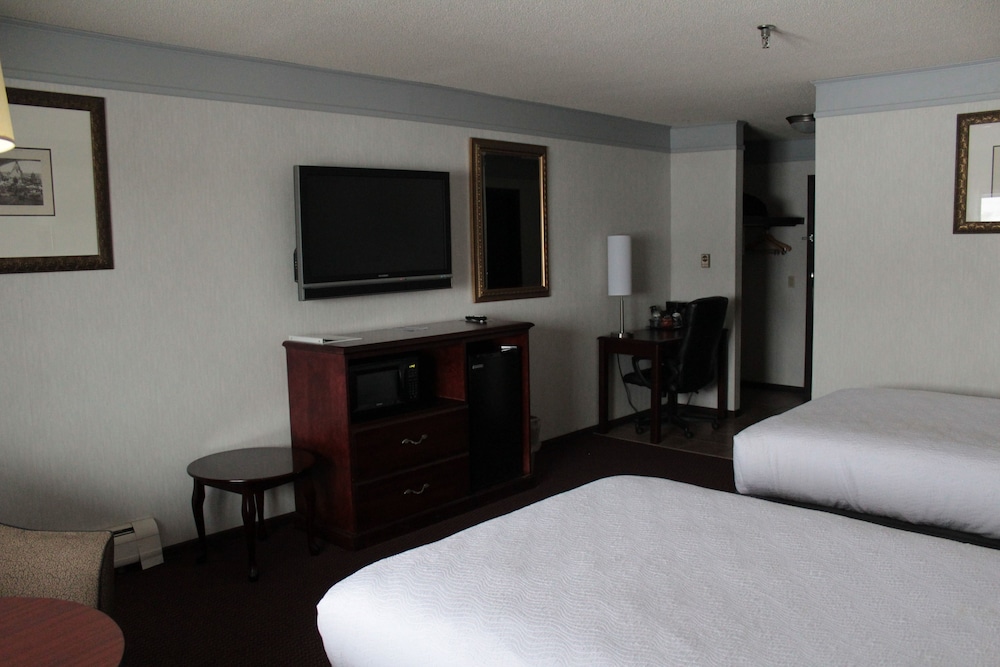 Shiretown Inn & Suites - photo 4