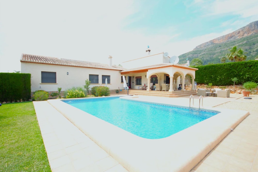 Fanila in J vea With 4 Bedrooms and 3 Bathrooms in Javea, Spain