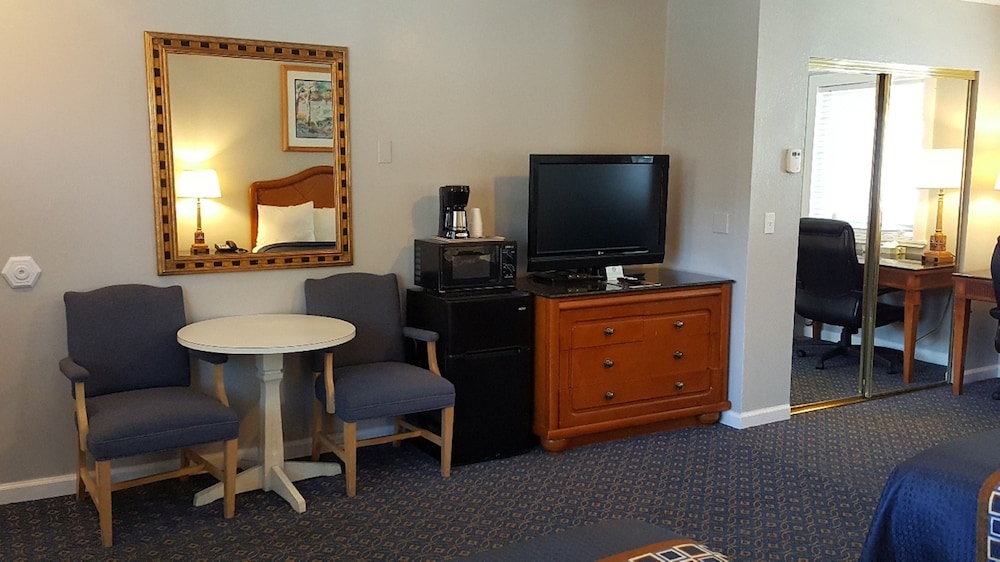 Lake Ridge Hotel - photo 35
